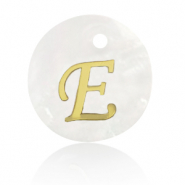 Pendentifs coquillage specials lettre E Dor&eacute;-blanc (couleur naturelle)