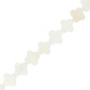 Perles coquillage tr&egrave;fle Blanc cass&eacute;