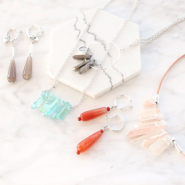 Sets d'inspiration Boucles d’oreilles et colliers au look naturel !