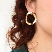 Sets d'inspiration Boucles d’oreilles tendance en métal et en acier inox !