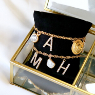Sets d'inspiration Nouvelles breloques alphabet en métal avec strass + cartes à bijoux !
