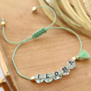 Sets d'inspiration Trouvez l’inspiration ! Comment confectionner les plus beaux bracelets avec des perles lettres acryliques