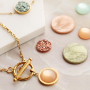 Sets d'inspiration Créez un magnifique ensemble de bijoux avec les cabochons Polaris Elements 