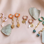 Sets d'inspiration Créez des boucles d’oreilles tendance avec des créoles inox émaillées