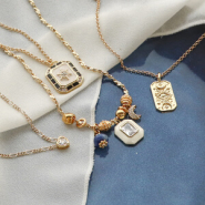 Sets d'inspiration Inspiration pour des colliers stacking tendance avec des breloques et perles en laiton 
