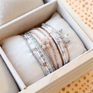 Sets d'inspiration Ainsi vous créez des bracelets minimalistes avec des perles hématites