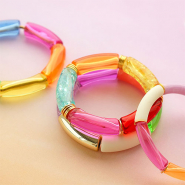 Sets d'inspiration Comment incorporer des perles tubes acryliques dans des bracelets et des colliers ?