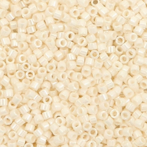 Perles Miyuki delicas 11/0 Opaque dark cream beige DB-732