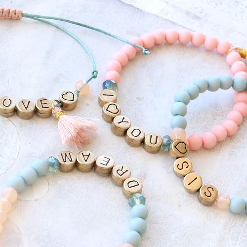 Bracelets macram&eacute; avec perles alphabet en m&eacute;tal DQ