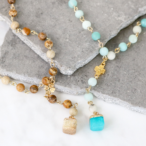 Laissez-vous inspirer avec les nouveaux pendentifs en pierre naturelle :