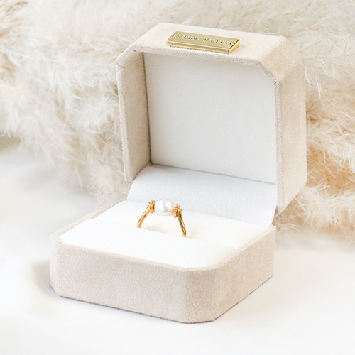Pr&eacute;sentez vos bijoux en beaut&eacute; sur nos tous nouveaux pr&eacute;sentoirs et cr&eacute;ez d&rsquo;&eacute;l&eacute;gants cadeaux avec nos bo&icirc;tes &agrave; bijoux :