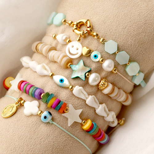 Voici comment cr&eacute;er des bijoux &agrave; la fois &eacute;l&eacute;gants et fun avec des perles coquillage :