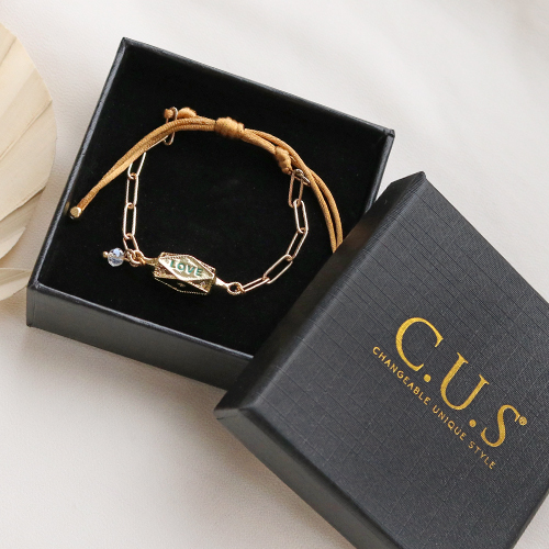 Concevez des bijoux avec des message beads C.U.S&reg; en acier inox et laiton