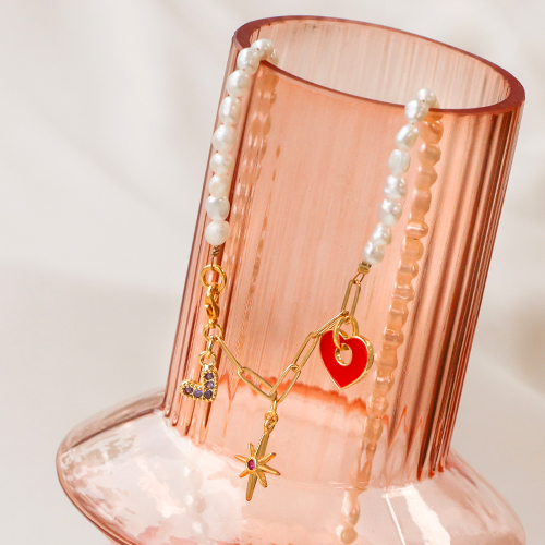 Cr&eacute;ez des bijoux joyeux avec ces breloques et fermoirs tendance