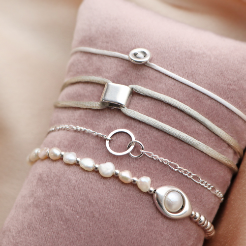 Ainsi vous cr&eacute;ez de jolis boucles d&rsquo;oreilles et bracelets