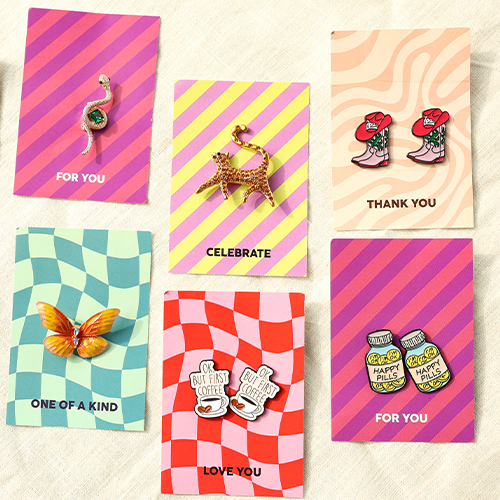 Ajoutez une touche amusante &agrave; votre collection avec nos nouvelles broches et pins