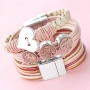 Des bracelets en cuir tons doux naturels