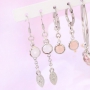 De diff&eacute;rents bijoux avec des pendentifs en verre Crystal Glass