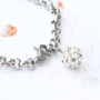 Bijoux avec des perles de strass et des perles acryliques nacr&eacute;es