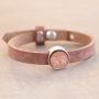 Bijoux d&rsquo;hiver avec cabochons en bois, bracelets Cuoio et fil macram&eacute;.