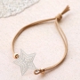 Bracelets et porte-cl&eacute;s avec magnifiques pendentifs boh&egrave;mes