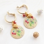 Ouais ! Nouvelle inspiration avec des boucles d&rsquo;oreilles + breloques en m&eacute;tal