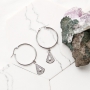 Boucles d&rsquo;oreilles et colliers avec appr&ecirc;ts en acier inox + breloques