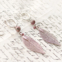 Porte-cl&eacute;s + boucles d&rsquo;oreilles avec v&eacute;ritables feuilles, pierres naturelles et du fil macram&eacute;