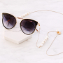 Jours ensoleill&eacute;s ! Cordons &agrave; lunettes de soleil DIY avec perles coquillage Cauri, pompons, macram&eacute; et plus !