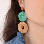 Boucles d&rsquo;oreilles festives avec pendentifs en rotin !