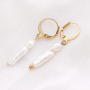 Fabriquez des bijoux minimalistes avec des perles d&rsquo;eau douce et des supports boucles d&rsquo;oreilles dor&eacute;s