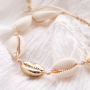 Pr&eacute;parez-vous pour la plage ! Fabriquez des bijoux avec des perles coquillage Cauri.