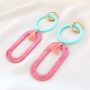 Laissez-vous inspirer : fabriquez des boucles d'oreilles avec des pendentifs en r&eacute;sine !