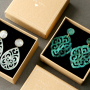 Fabriquez des boucles d&rsquo;oreilles XXL avec des pendentifs en r&eacute;sine