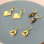 Boucles d&rsquo;oreilles statement avec de nouveaux supports boucles d&rsquo;oreilles 