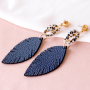 Fabriquez des boucles d&rsquo;oreilles/porte-cl&eacute;s avec des pendentifs en simili cuir  