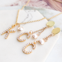 Inspiration avec les nouvelles breloques alphabet strass + cartes &agrave; bijoux !