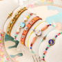 Vous pouvez confectionner ces bijoux cool avec des perles zodiaque et du fil macram&eacute; :