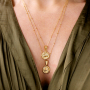 Avec les nouvelles breloques horoscope en m&eacute;tal TQ laiton, vous allez pouvoir confectionner ces colliers et boucles d&rsquo;oreilles :
