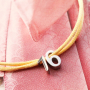Voici comment cr&eacute;er des bijoux personnalis&eacute;s avec les nouvelles perles initiales en acier inox :