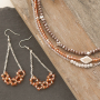 Confectionner des bijoux avec des perles &agrave; facettes
