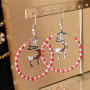 Voici comment cr&eacute;er de superbes bijoux avec des breloques de No&euml;l : 