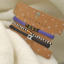 Voici comment confectionner les plus beaux bracelets avec du ruban &eacute;lastique cousu :