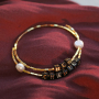 Commencez avec le tout nouveau jaseron, le ruban C.U.S., les perles acryliques alphabet, les perles et les breloques :