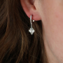 Voici comment confectionner de superbes boucles d&rsquo;oreilles avec des appr&ecirc;ts de boucles d&rsquo;oreilles en zirconium :