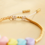 Laissez-vous inspirer et cr&eacute;ez des bijoux tendance et fun avec des perles alphabet :