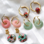 Confectionnez facilement et rapidement ces magnifiques boucles d&rsquo;oreilles et bracelets avec les pendentifs disques et les perles &agrave; facettes en pierre naturelle !    