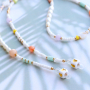 Voici comment confectionner des cordons &agrave; lunettes de soleil &agrave; la mode : 