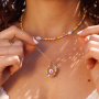 Confection de bijoux d&rsquo;&eacute;t&eacute; tendance avec des perles coquillage, des perles en verre et bien d&rsquo;autres &eacute;l&eacute;ments fun ! 