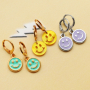Faites des merveilles avec ces breloques tendance smiley en plexx et m&eacute;tal DQ